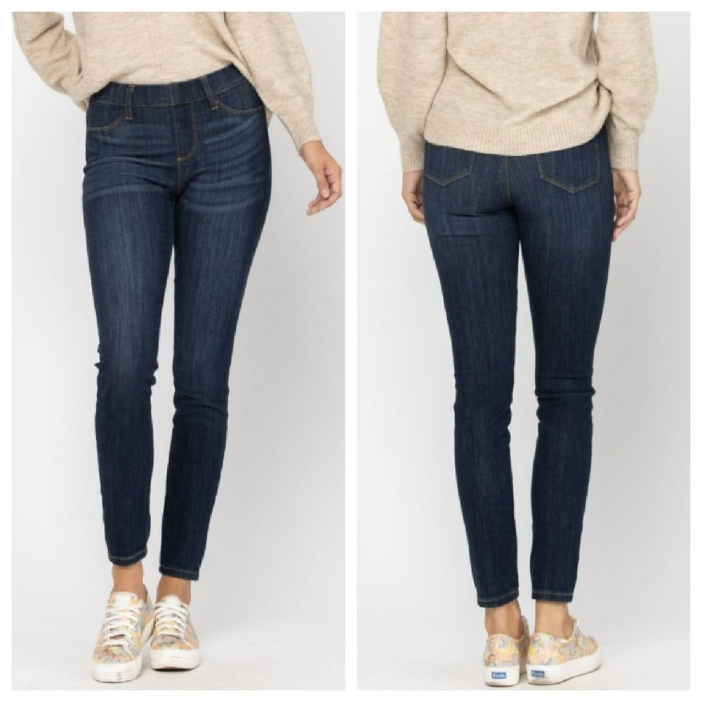 NEW Judy Blue Mid-Rise Pull on Skinny Jegging